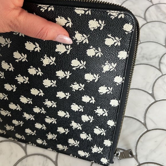 Coach black and white floral tech case - Picture 4 of 9